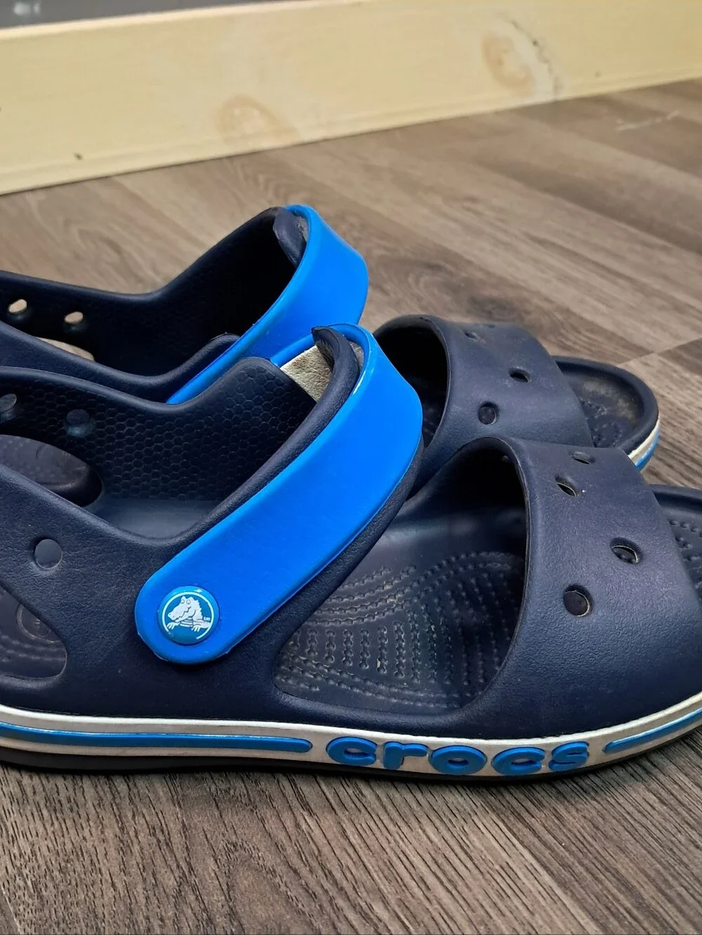 CROCS Junior Bayaband Blue & White Sandals Strap Hook & Loop Size J 2